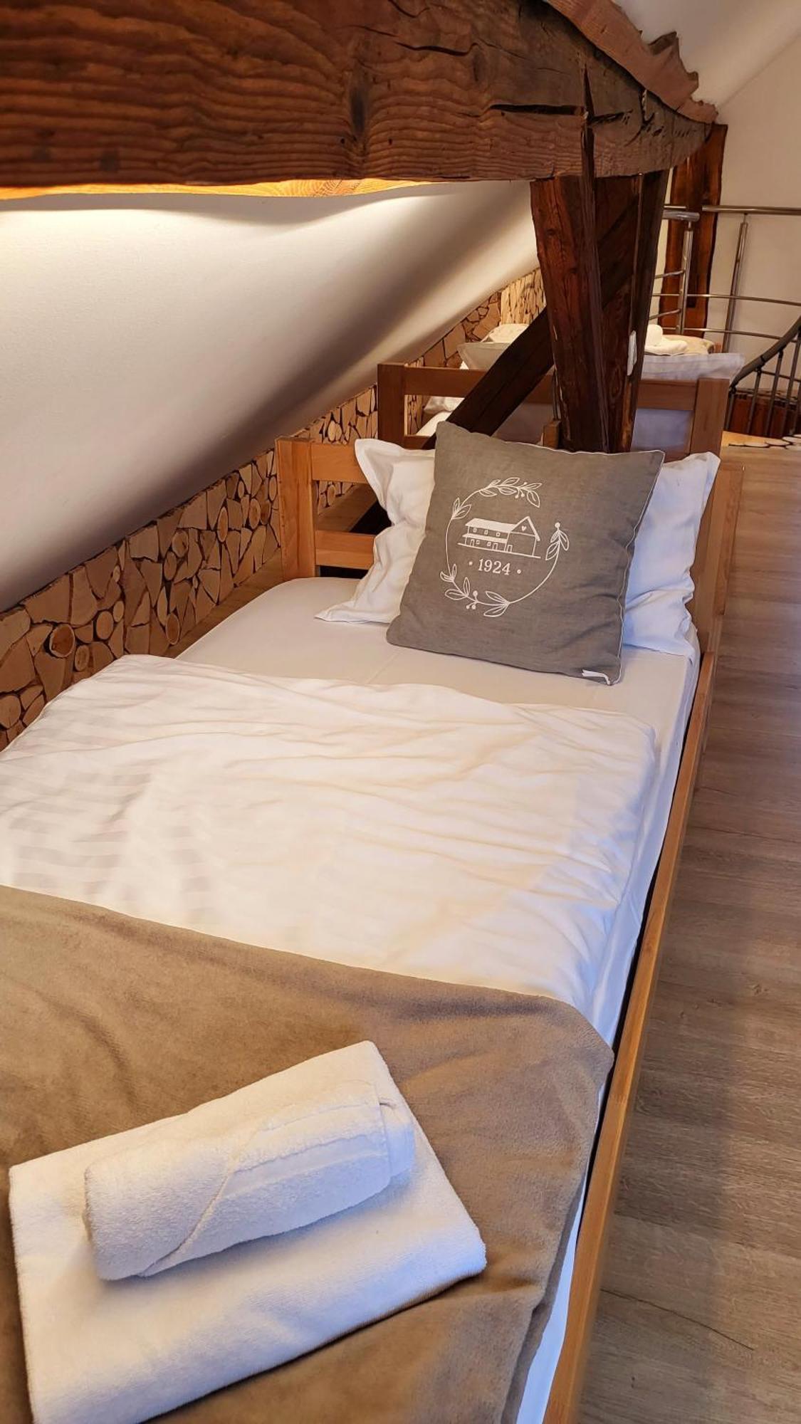 Hisa Stare Mame Bed & Breakfast Камник Стая снимка